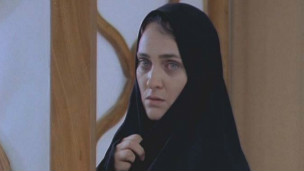 رویا نونهالی در نمایی از فیلم خانه ای روی آب ساخته بهمن فرمان آرا