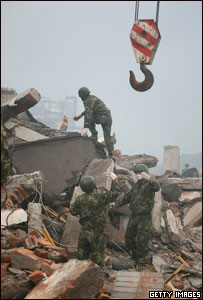 在地震中被毁的混凝土建筑物