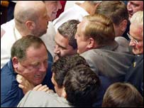 Знайомі обличчя серед бійки. Фото УНІАН