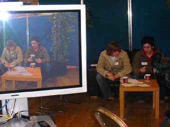 Yn y stiwdio ac ar y teledu