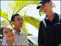 Bà Cindy McCain và một bệnh nhi từng được phẫu thuật mặt ở Mỹ