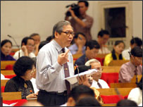 Đại biểu Nguyễn Ngọc Trân trong một phiên thảo luận tại Quốc hội