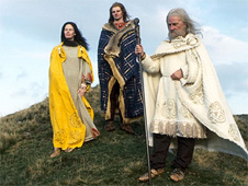 Actorion wedi eu gwisgo fel 'Celtiaid'