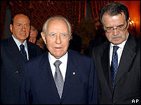 Silvio Berlusconi, Carlo Ciampi e Romano Prodi (direita)