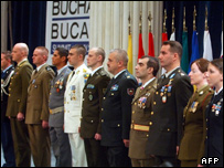 مراسم ادای احترام به خدمات نظامیان ناتو در نبردهای مختلف 