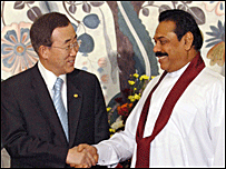 Ban ki-Moon (L) with President Rajapaksa (file photo)