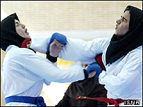 زنان کاراته کار ايرانی