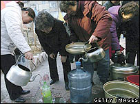 População de Harbin estoca água