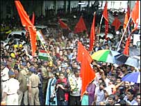 हवाईअड्डे पर भीड़