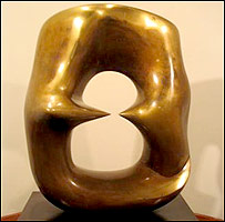 مجسمه 'بيضی با نقاط تيز' اثر هنری مور