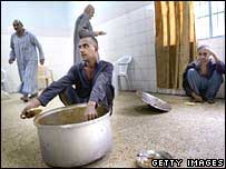 Internados no hospital psiquiátrico Al-Rashad, em Bagdá