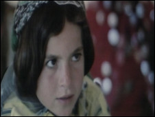 نمایی از فیلم "مدرسه ای که باد برد" به کارگردانی"محسن مخملباف"