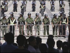 Cảnh sát TQ đối diện với hàng ngàn công nhân mất việc tại Quảng Đông hôm 17/10