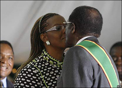 Vợ ông Robert Mugabe chúc mừng ông