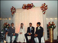 همکاری در مراسم خوشی