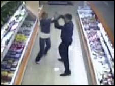 Кадры из московского супермаркета "Остров"