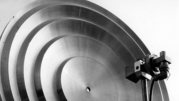 BW photograph of an satellite dish