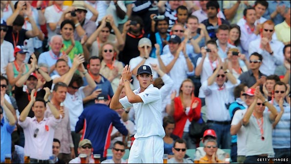 Stuart Broad receives the applause of the crowd at The Oval