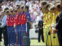 ऑस्ट्रेलिया और इंग्लैंड की टीमें