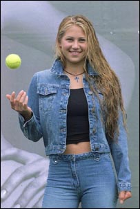 آنا کورنیکووا در حال تبلیغ