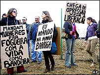 Mulheres pedem legalização do aborto