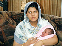 डॉक्टर हनीफ़ की पत्नी फ़िरदौस