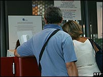 Passageiros no aeroporto Fiumicino, Roma