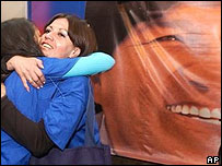 Simpatizantes de Evo Morales festejam primeiras pesquisas