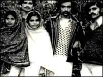 طلبہ کنوینشن کے بعد کارکنوں کے ساتھ