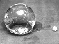 Pílula vira 'bola de gelatina' com a adição de água