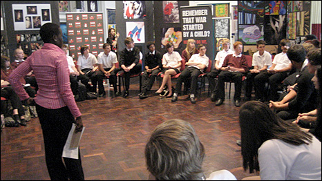 Juliet talks to school children in London about her experiences. [picture: War Child UK]