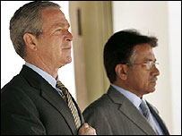 बुश और मुशर्रफ़ (फ़ाइल फ़ोटो)