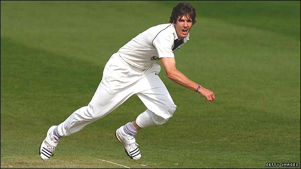 Steven Finn in action for Middlesex