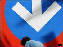 An arrow pointing down at the street