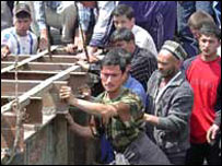 Karasu'yu Kırgızistan'a bağlayan köprü