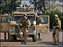 Soldados britânicos em Basra, no Iraque