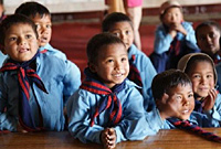 Plant Nepal yn y dosbarth. Llun gan Edgar Lewis.