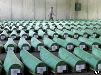 سرے برِنیتسا میں قتل ہونے والوں کی قبریں