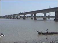 شقی لقلب باپ نے اپنی پانچ بچیوں کو دریا کی لہروں کے سپرد کر دیا