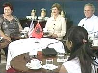 Xhorxh dhe Laura Bush takohen me biznesmenë në Fushë Krujë