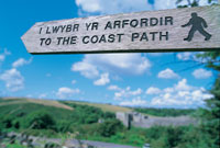 Arwydd llwybr cyhoeddus © Bwrdd Croeso Cymru