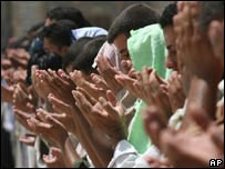 Dua eden Iraklı Şiiler