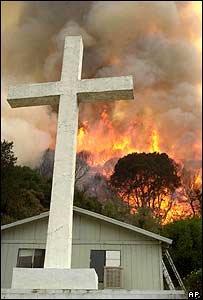 Incêndio ameaça igreja na Califórnia