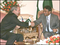 जॉर्ज बुश और परवेज़ मुशर्रफ़