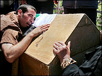 मारे गए अंगरक्षक का परिवार