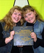 Lianne a Carly Owen o Benrhosgarnedd, Bangor - cyntaf, deuawd 12-15