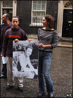 Da esq. para a dir.: Asad Rehman, Alessandro Pereira e Yasmin Khan