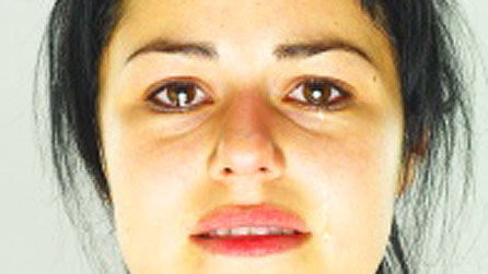 Fflur Medi Owen sy'n cymryd rhan yn y ddrama