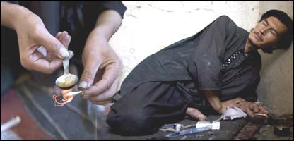 دوه تنه پوډريان د نشې پرمهال