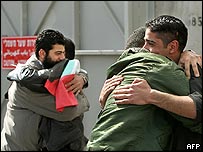 Prisioneiros palestinos libertados